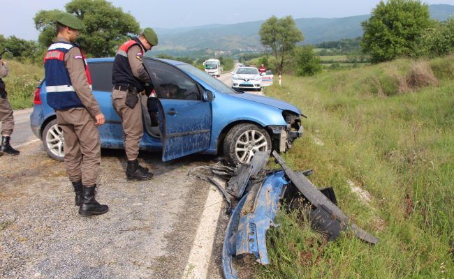 Pazaryeri’nde Otomobil Şarampole Devrildi 2 Yaralı