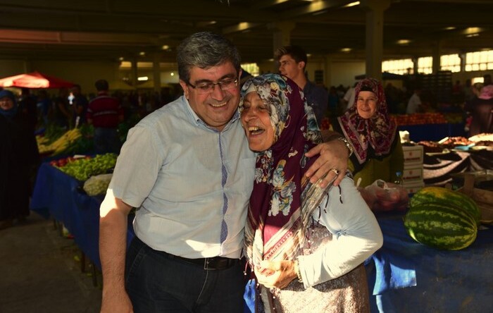 BAŞKAN CAN, KAPALI PAZARDA CANDAN KARŞILANDI