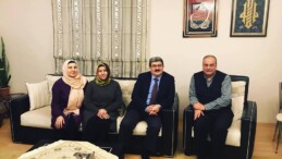 AİLELERİ ZİYARET EDEREK SEVİNÇ VE ÜZÜNTÜLERİ PAYLAŞIYOR
