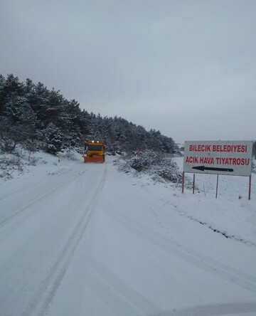 BİLECİK BELEDİYESİ KARLA MÜCADELE EKİPLERİ GECE VE GÜNDÜZ  VATANDAŞLARIMIZIN YANINDA