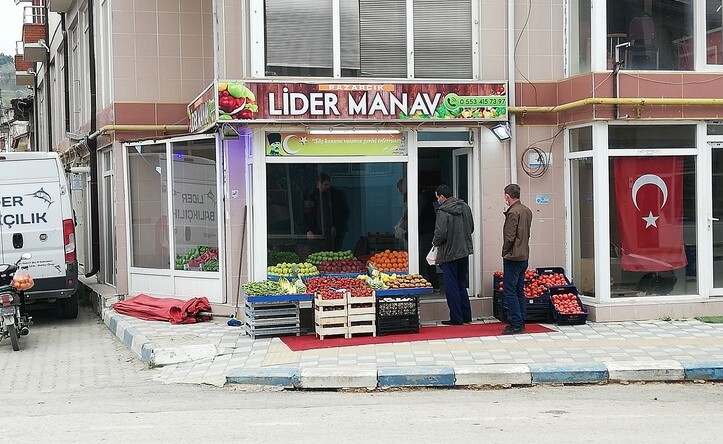 Pazaryeri’nde Yeni Manav Dükkanı Hizmete Girdi