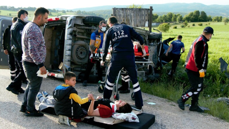 Yine Aynı Kavşak Yine Kaza 6 yaralı