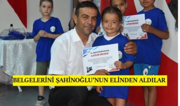 KATILIM BELGELERİNİ BAŞKAN YARDIMCISI ŞAHİNOĞLU’NUN ELİNDEN ALDILAR