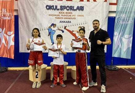 Okullar Arası Türkiye Kick Boks Şampiyonasında Pazaryerili sporculardan 1 Gümüş 2 bronz madalya