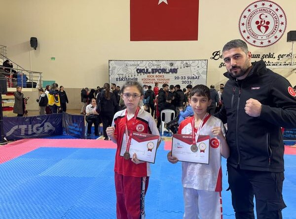 Pazaryerili Kick Boksçular Türkiye şampiyonasından yine Madalya ile döndü