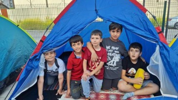 BOZÜYÜK SINAV KOLEJİ’NDE RENKLİ ETKİNLİK “OKULUMDA BİR GECE ÇADIR KAMP”