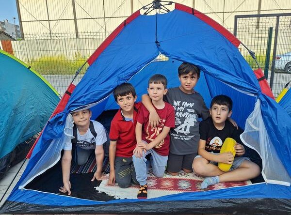 BOZÜYÜK SINAV KOLEJİ’NDE RENKLİ ETKİNLİK “OKULUMDA BİR GECE ÇADIR KAMP”