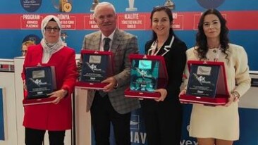 BOZÜYÜK SINAV KOLEJİ’NE 4K BAŞARI ÖDÜLÜYLE BÜYÜK ONUR