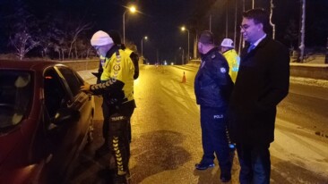 Kaymakam Kara, Yeni Yıla Görevi Başında Giren Güvenlik Güçlerini ziyaret etti