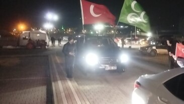 BOZÜYÜK’TE BAYRAĞIMIZA DOKUNDURTMAYIZ KONVOYU