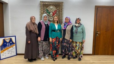 Başkan Tekin’den Şalvarlı Kadınlara Anlamlı Destek