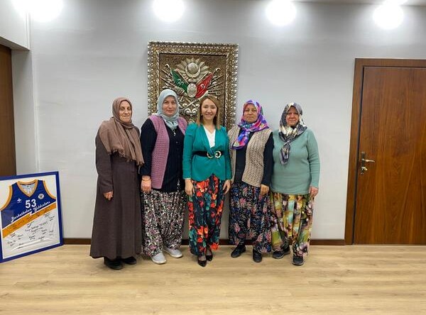 Başkan Tekin’den Şalvarlı Kadınlara Anlamlı Destek