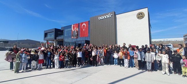 Pazaryerinde Bonna Porselen Fabrikasından Muhteşem Çocuk Şenliği