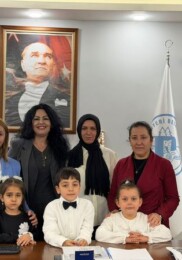 Pazaryeri’nde 23 Nisan Coşkusu: Başkan Zekiye Tekin Minikleri Makamında Ağırladı