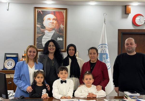 Pazaryeri’nde 23 Nisan Coşkusu: Başkan Zekiye Tekin Minikleri Makamında Ağırladı