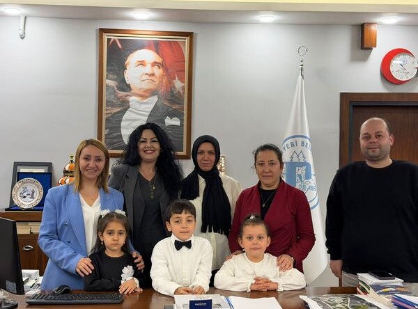 Pazaryeri’nde 23 Nisan Coşkusu: Başkan Zekiye Tekin Minikleri Makamında Ağırladı